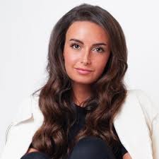 Charlotte Pruett's Instagram, Twitter & Facebook