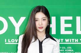 On august 23, south korean news outlet sports chosun released an exclusive report stating that red velvet member joy and crush are currently dating. Red Velvet S Joy Talks About Making Her Solo Debut And Why She Chose A Remake Album Gossipchimp Trending K Drama Tv Gaming News
