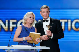 Check spelling or type a new query. Claus Kleber Vom Anwalt Zum Beliebten Zdf Nachrichtensprecher Das Leben Des Tv Moderators