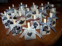 Make Photo Holders From Clothespins And Small Tiles Cheap Gift Ideas Live Love Scrap Crafts Ceramic Tile Crafts Clothes Pin Crafts
