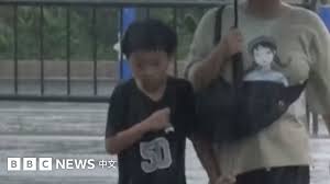 高空惊魂：台风启德致美国西岸航班大乱，乘客亲述‘飞行噩梦’与航空公司的应急内幕