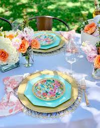 There are many elements to consider such as utensils, plates, tabletop decorations, and many others. Summer Soiree Pop Of Gold Floral Table Setting Summer Soiree Fun Table Settings