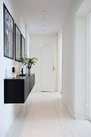 Der eine mag es im flur eher modern, der andere wünscht es am. Flurgestaltung 40 Schlaue Und Platzsparende Losungen Fur Ihr Zuhause Sideboard Hangend Zimmerausstattung Flur Design