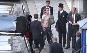 Minister kajsa ollongren (d66) is vanwege complicaties na een operatie voor een nog onbekende tijdsduur ontheven uit haar functie van minister van binnenlandse zaken en koninkrijksrelaties. Belachelijk Vier Vervangers Voor Bilderberg Kasja Ollongren Indignatie