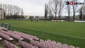 Cracovia będzie miała do swojej dyspozycji siedem boisk treningowych, wśród nich cztery pełnowymiarowe boiska trawiaste, jedno pełnowymiarowe ze sztuczną nawierzchnią, boisko z halą. Stadium Guide Cracovia Krakow Training Center 2018 04 11 Youtube