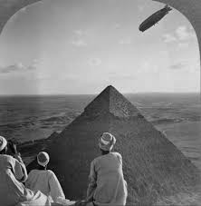 صور غريبة ومعلومات اغرب مجلة طو رها Pyramids Of Giza Zeppelin Egypt