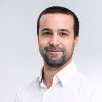 Ontem fizemos limpeza geral, não há mais cartazes na rua.