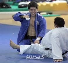 사진 안창림 '고개 숙인 채' 올림픽 유도 안창림, 73㎏급 준결승서 반칙패…동메달 결정전으로 사진 안창림 '도쿄올림픽 아쉬운 성적' í¬í†  ìœ ë„ ì•ˆì°½ë¦¼ ê¸ˆë¹› ë¯¸ì†Œ