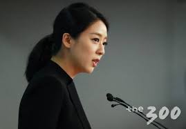 청년 최고위원에는 김용태 경기 광명을 당협위원장이 선출됐다. ë°°í˜„ì§„ ë¬¸ìž¬ì¸ ì •ë¶€ êµ­ë¯¼ì˜ ë°˜ì„ ê°œ ë¼ì§€ë¡œ ì—¬ê²¨ ë¨¸ë‹ˆíˆ¬ë°ì´