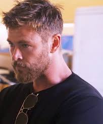 Chris hemsworth is famous for his handsome face and hairstyle that appeals to all. Pin On Sinergy Ideas World