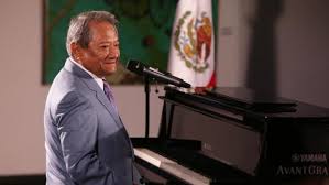 Music video by armando manzanero performing nos hizo falta tiempo. Cl2rydikorjd7m