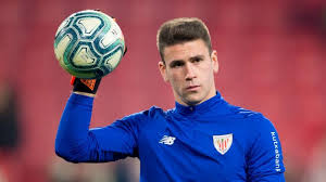 Unai simón prefers to play with right foot. Xg4mxxwk Qh1bm