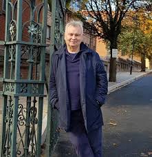 She is known for the program on gmtv, good evening ulster receiving many awards and achievements. Eamonn Holmes First Wife Details Now Wife Talks Secret To Happy Family
