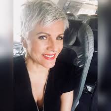 Gerade hat birgit schrowange ihren 60. Tragt Birgit Schrowange Die Coolste Sommerfrisur Des Jahres Promiflash De