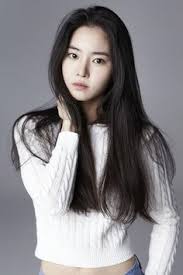 Diamond Face Shape Narrow In The Forehead And Chin And Wide In The Cheeks Objective To Reduce Width Acros Korean Photoshoot Asian Beauty Girl Korean Beauty