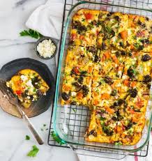 Breakfast casserole's can feed a crowd or be made ahead of time and used as single servings throughout the week. Vegetarian Breakfast Casserole Perfect For A Crowd Wellplated Com
