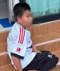 บิ๊กบอส - ไม่ได้สอนขับรถ: #คุณตาของเด็กชายยืนยันอย่างหนักแน่นว่า ไม่เคย สอนหลานขับรถเลยสักครั้ง คาดว่าเด็กน่าจะอาศัยครูพักลักจำจากการสังเกตพฤติกรรมของผู้ใหญ่เวลาขับรถทั่วไป ยายรั้งไว้ไม่ทัน: ในวันเกิดเหตุ ยายเห็นหลานกำลังจะสตาร์ทรถและพยายามเข้าไปห้าม ...