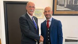 Jun 04, 2021 · oltretutto, ricorda bassetti, tutti gli studi ci stanno dicendo che mischiando insieme i vaccini, ovvero quelli a mrna con quelli a vettore virale, o mettendo la seconda dose un po' più in là. Matteo Bassetti Nuovo Direttore Dell Unita Malattie Infettive Al San Martino Genovaquotidiana