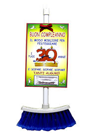 Scopa 30 Anni Prodotti E Articoli Regalo Per Tutte Le Feste Di Compleanno Scherzi Di Compleanno Buon Compleanno 30 Compleanno
