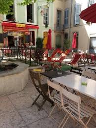 Xavier was introduced to a group of students of his age who come from different countries in europe and with his interplay with them in this cultural. L Auberge Espagnole Apt Restaurant Bewertungen Telefonnummer Fotos Tripadvisor