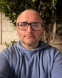 41. El año de mi vida más extraño, desafiante, tenebroso pero sobre todo  lleno de aprendizajes. Agradecido de quienes siempre han seguido a mi lado.  A quienes se fueron, éxito también. Aprendí