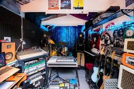 We also asked 5 experts to weigh in and give their opinion as to their favorite music room ideas. The Top 80 Music Room Ideas