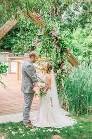 The best cakes are ones that don't look too formal if your wedding is in a garden setting. Spring Garden Wedding