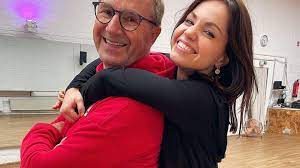 Jan hofer scheint für seine tanzpartnerin christina luft alles zu riskieren … er strahlte über beide ohren, konnte seine hände kaum von ihr lassen: Jan Und Christina Haben Mit Let S Dance Exit Gerechnet Promiflash De