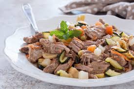 Trova immagini stock hd a tema piatto di carne e milioni di altre foto, illustrazioni e contenuti vettoriali stock royalty free nella vasta raccolta di shutterstock. Insalata Di Carne Morbidissima Piatto Freddo Estivo