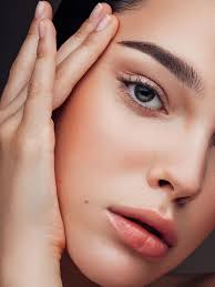Haufige Ursachen Fur Rote Flecken Im Gesicht Und Wie Sie Sie Behandeln Konnen Face Acne Dermal Fillers Clearer Skin