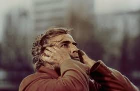 Ze voelen zich onmiddellijk tot elkaar aangetrokken en hebben een stormachtige relatie waarin ze elkaars naam niet. Marlon Brando Parigi E Il Burro Ritorna In Sala Ultimo Tango A Parigi The Hotcorn