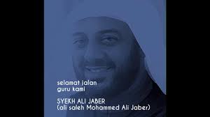 Aa gym melihat jenazah syekh ali jaber tersenyum, sebelum syekh ali jaber dimakamkan di tangerang, kamis (14/1/2021). Yhsbzd9gavvlqm