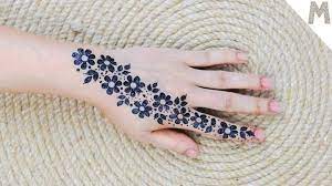 Tapi coba perhatikan bagaimana detailnya. Inspirasi Henna Simpel Inspirasi Henna Simple Facebook