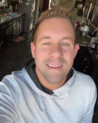 Riley Walsh's Instagram, Twitter & Facebook