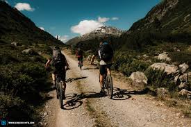 They're great for smooth novices should not try these twisted trails. Testing The Canyon Neuron Cf Ltd On An Alpine Crossing With 1 000 M Vertical Meters For Free Enduro Mountainbike Magazine