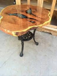 Vendido✓ mesa de algarrobo con río de resina. Un Viejo Tronco De Madera Vuelve A La Vida Gracias A La Resina Y Al Pigmento Fluorescente