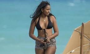 Many obama fans had been wondering about the fate of their younger daughter, sasha. Sasha Obama Facts Prom College Height Instagram Age