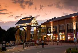 Mooi river mall is a contemporary and stylish shopping mall built over the mooi river in potchefstroom, north west. Mooirivier Mall Sva