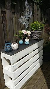 Andersrum Zusammenschrauben Und Regalbretter Anbringen Terrassenideeen Garten Gartenpaletten Gartenlan In 2020 Diy Gartenmobel Palettenmobel Im Freien Diy Paletten