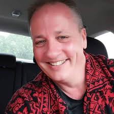 Has anyone else experienced issues with clients violating copyright  agreements? I make it clear in my contracts that the photos are for  personal use only, and that clients cannot edit or alter