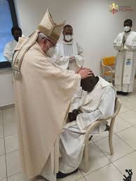 Over 100,000 english translations of french words and phrases. Ordination A Rome D Un Pretre Du Nigeria Souffrant De Leucemie Zenit Francais