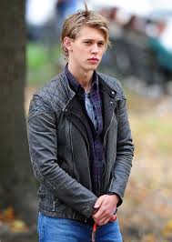 Austin robert butler is an american actor. Hot Austin Butler Pictures Popsugar Celebrity