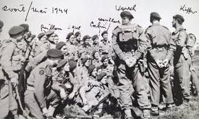 Il y aura pourtant 177 français qui vont participer à ce débarquement, avec un nom mythique, celui du commando kieffer, du nom de philippe kieffer, qui a rejoint de gaulle le 19 juin 1940, le lendemain. Commando Kieffer Supreme Headquarters Allied Expeditionary Force