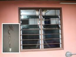 Letupan gegarkan flat, pecahkan cermin tingkap rumah hazira ahmad zaidi. Suspek Serang Jiran Dengan Kapak Ditahan