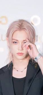 Beverly Calderon (bevybtsarmy87)