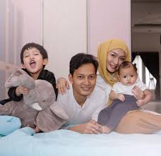 Surga yang tak dirindukan vocal: Bintangi Surga Yang Tak Dirindukan 3 Berikut Profil Dan Deretan Film Yang Dibintangi Fedi Nuril Aksara Jabar