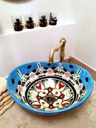 Das Mexikanisches Waschbecken Im Ethno Stil Verleiht Den Modernen Badezimmer Einen Ganz Besonderen Look Sink Wash Basin Minimalist Living Room Design