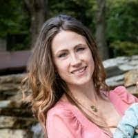 Ashley Henninger's Instagram, Twitter & Facebook