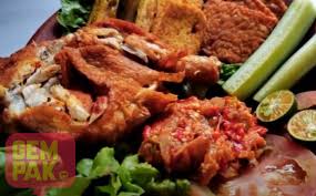 Berikut resep telur geprek sambal. Senang Je Nak Masak Ayam Geprek Sambal Gesek Jom Cuba Resipi Ni Gempak
