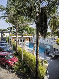 In der lobby befinden sich rezeption und lounge. Experience Luxury In Lagos Luxury Hotel Lagos
